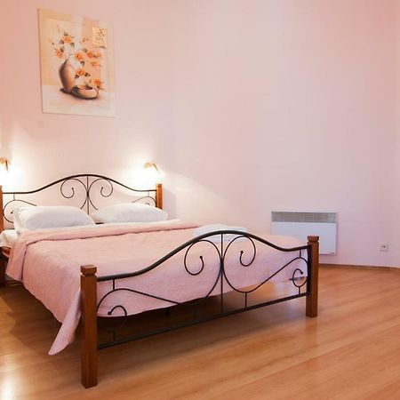 Home Hotel Apartments On Mykhailivska Square - Kiev المظهر الخارجي الصورة